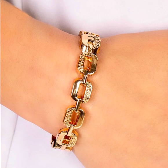 paparazzi Jewelry - Powerhouse Plunder Gold Bracelet